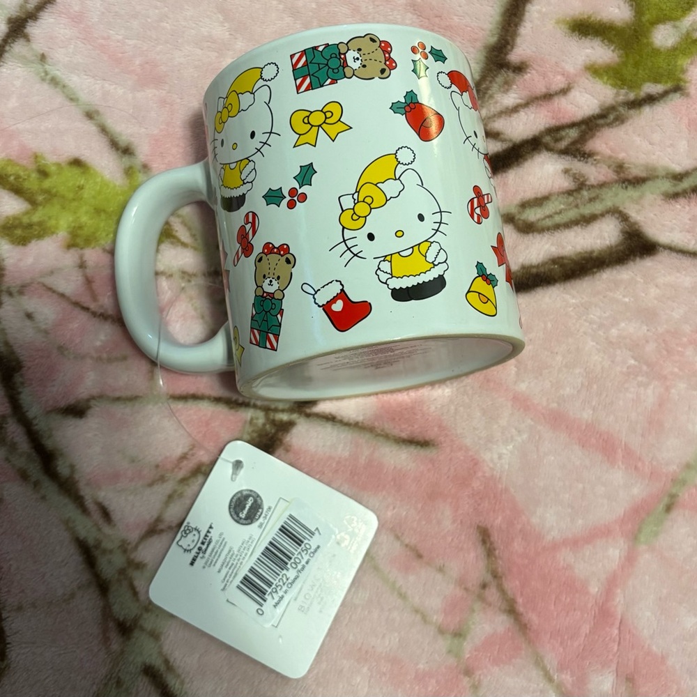 Hello Kitty Holiday Mug - Picture 3 of 4
